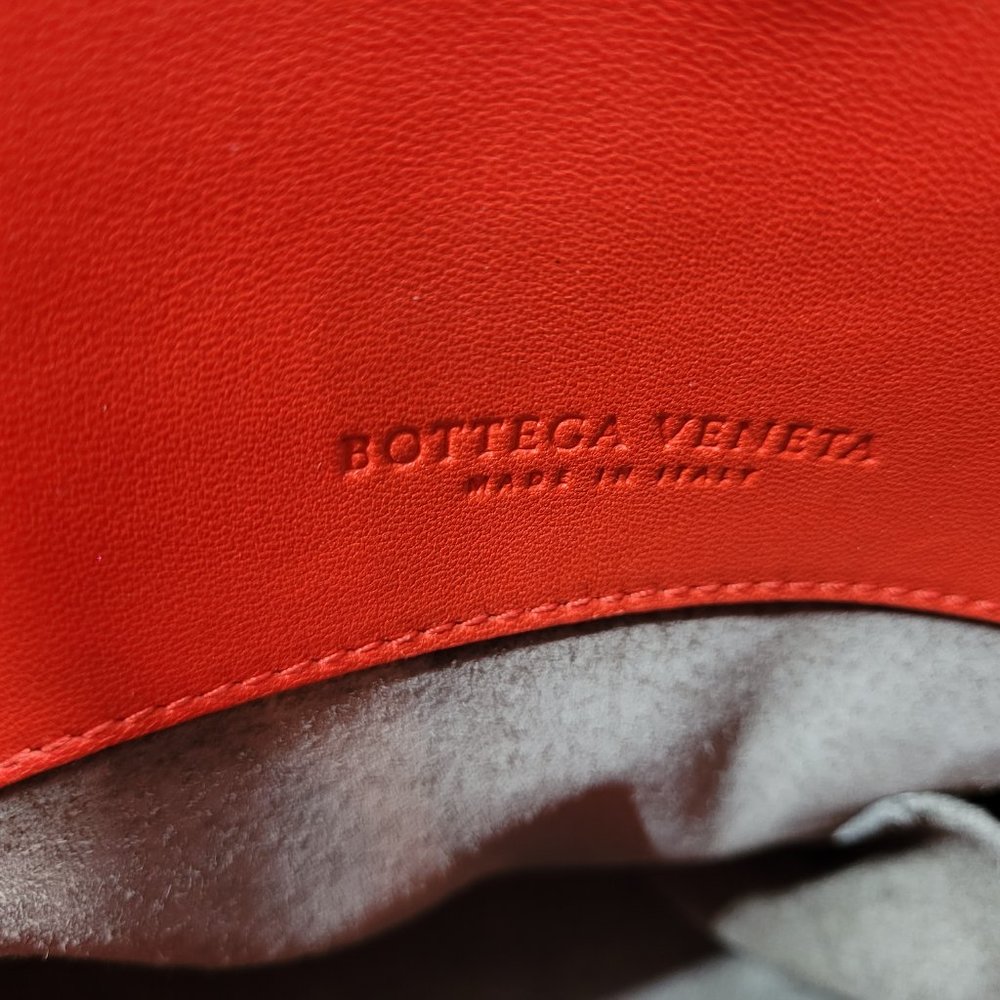 Bottega Veneta Red Intrecciato Woven Leather Tote Bag - Picture 10 of 11